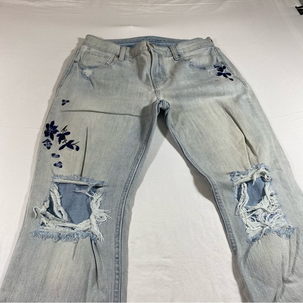 Old Navy Boyfriend Straight Jeans Droit Size 4 Distressed Embroidered Je… - Picture 8 of 9